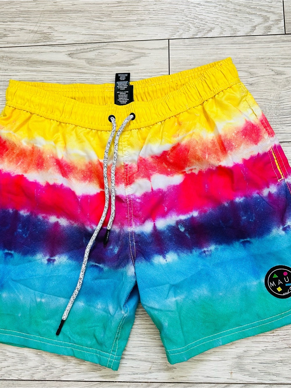 MENS MAUI AND SONS DRAWSTRING TIE DYE LINED SWIM BOARD SHORTS
SIZE L - Picture 2 of 8